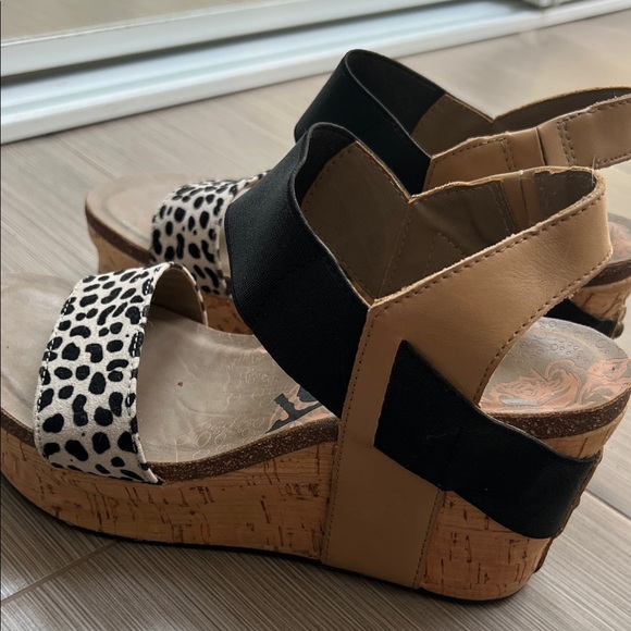 OTBT Leopard Print Wedge Sandals - Picture 5 of 7